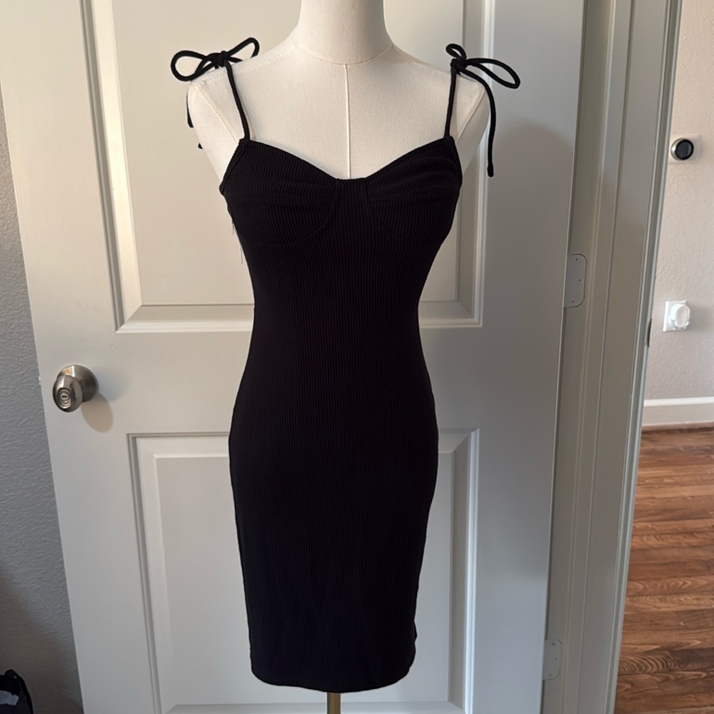Salty Black Dress / Size S / Approx. finger tip length / Excellent Condition